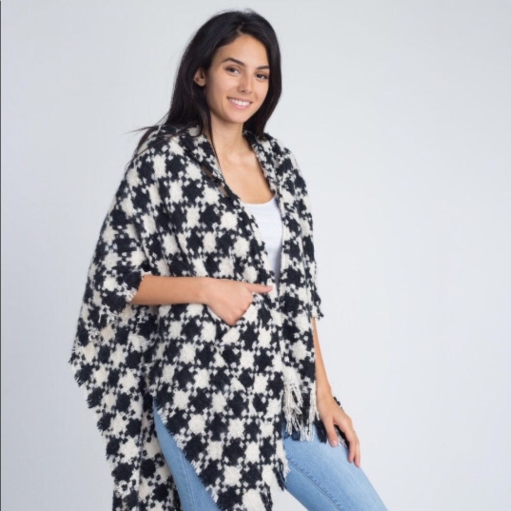 Chic Boutique Houndstooth shawl - Picture 1 of 4